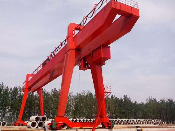 起重機的起重鏈在操作的時候要注意哪些方面？